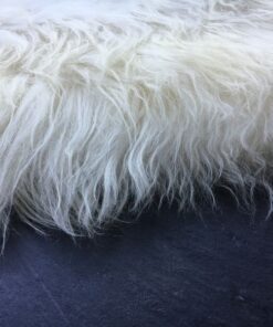 Fell-Shop_Lammfell_Island-weiss-detail