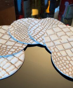 Glasuntersetzer aus gelasertem Kuhfell