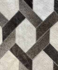 Mosaikteppich aus Kuhfell