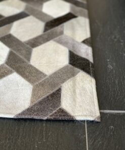 Mosaikteppich aus Kuhfell