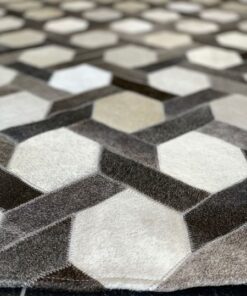 Mosaikteppich aus Kuhfell