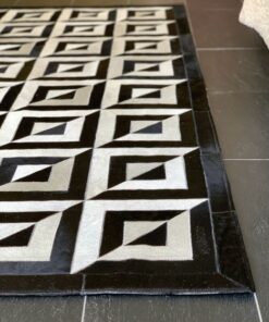 Mosaikteppich aus Kuhfell