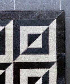 Mosaikteppich aus Kuhfell