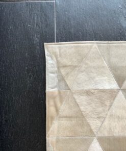 Mosaikteppich aus Kuhfell