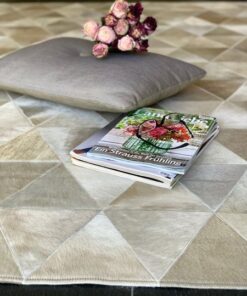 Mosaikteppich aus Kuhfell