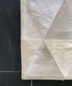 Mosaikteppich aus Kuhfell