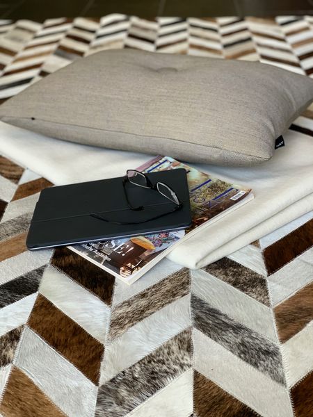 Mosaikteppich aus Kuhfell