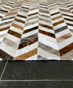 Mosaikteppich aus Kuhfell