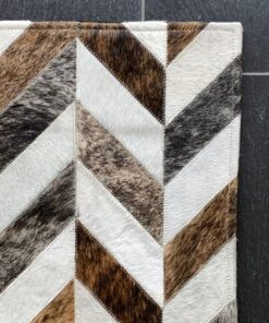 Mosaikteppich aus Kuhfell